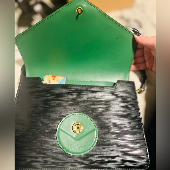 Louis Vuitton (LV) Green and Black Epi - Picture 7 of 12